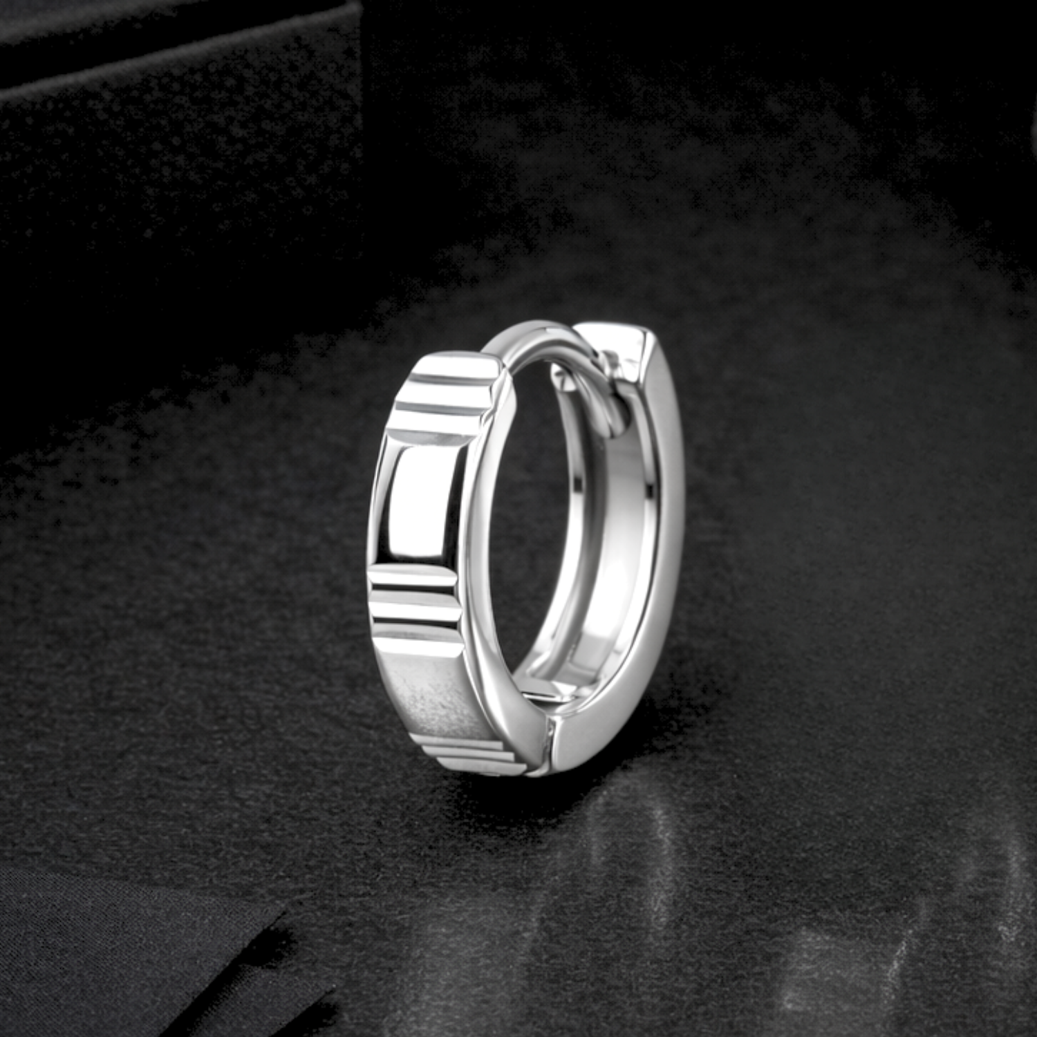 The Linear 925 Silver Huggie